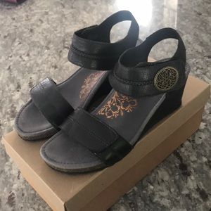 Aetrex Wedge Sandals